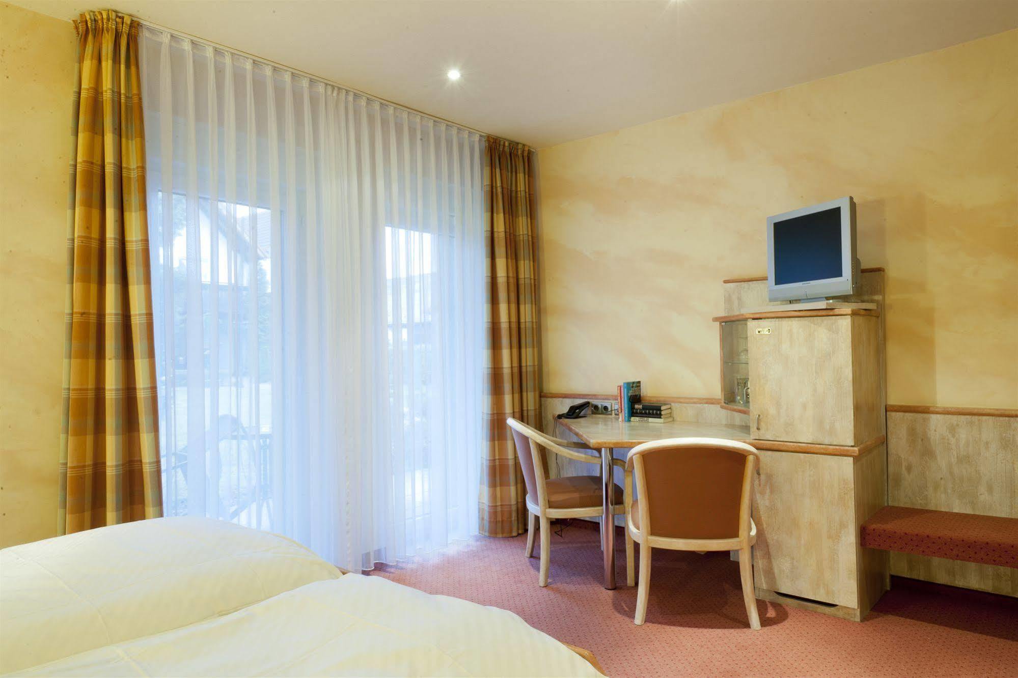 Gutshof Ziegelhuette Hotel อีเดินโคเบิน ภายนอก รูปภาพ