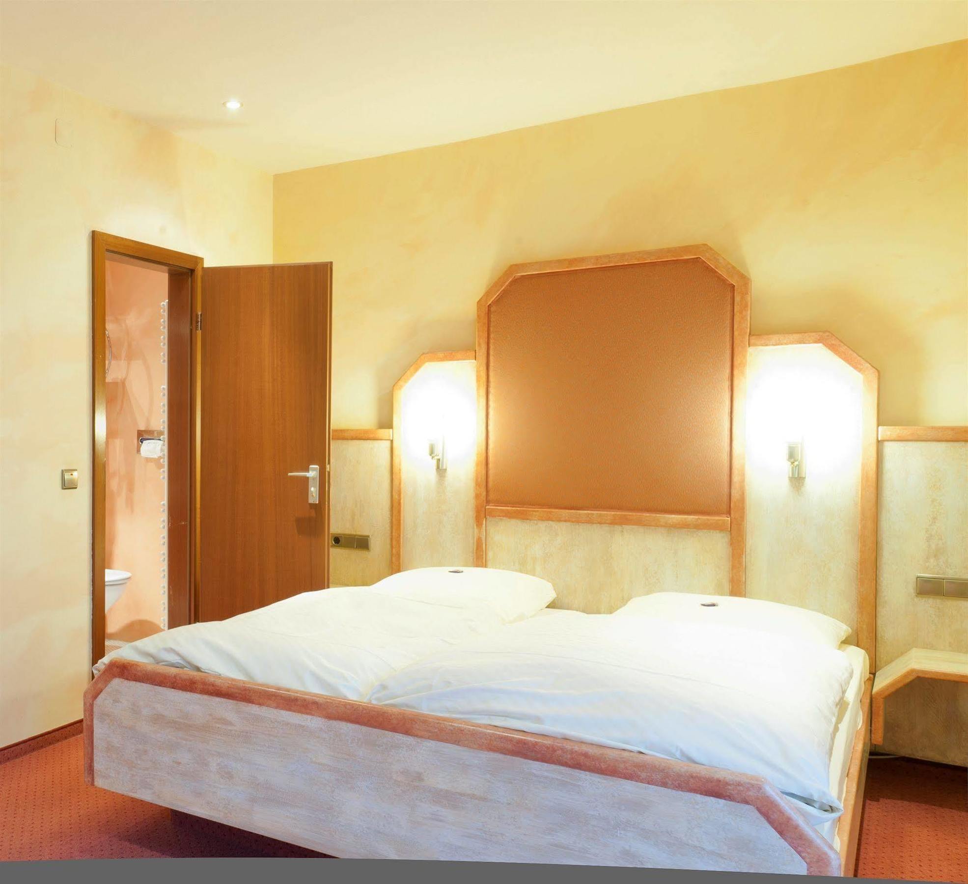 Gutshof Ziegelhuette Hotel อีเดินโคเบิน ภายนอก รูปภาพ