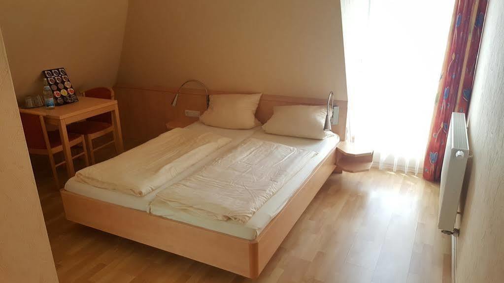 Gutshof Ziegelhuette Hotel อีเดินโคเบิน ภายนอก รูปภาพ